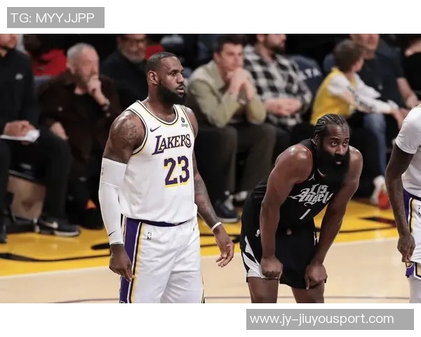 湖人队创下历史纪录前9场比赛均以10分以上失利引发关注 湖人队创下历史纪录前9场比赛均以10分以上失利引发关注