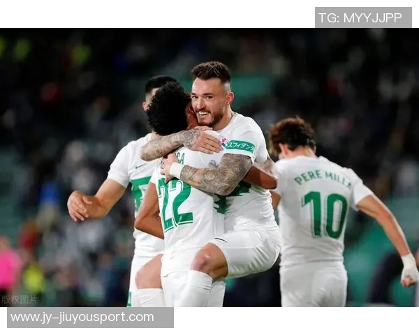 西甲球员开场静止抗议引发热议赛事转播俯瞰球场长达20秒