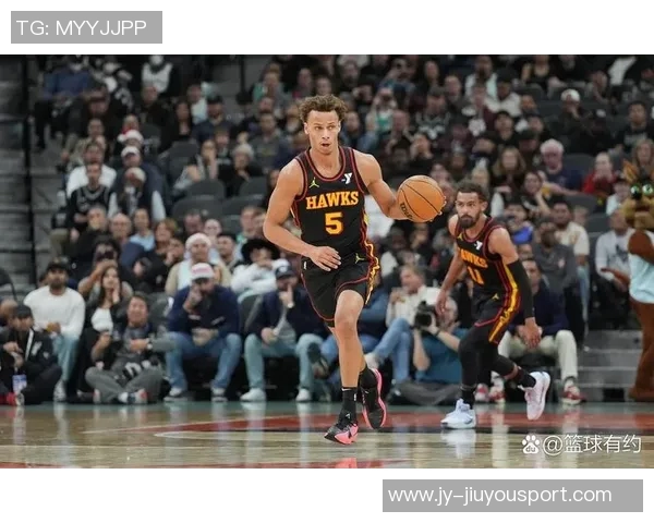 三球短暂出战15分钟高效表现三分球命中率50贡献11分2篮板3助攻