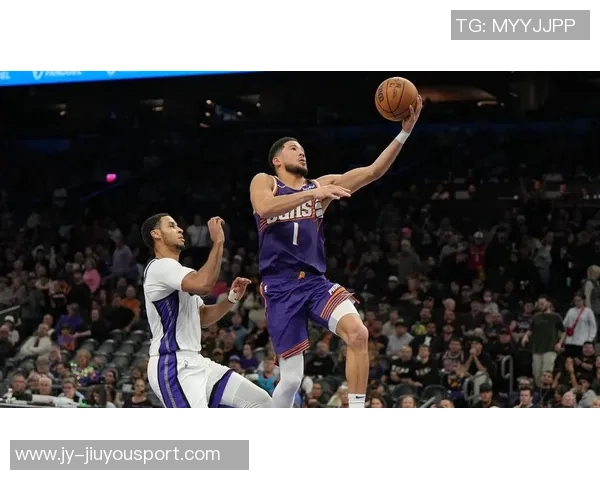 布克与中文布克合影互动投篮视频引发球迷热议